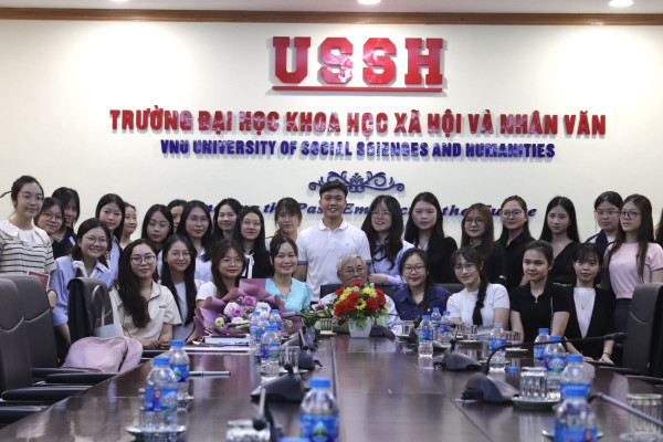 Thơ Nguyễn Duy: "Tìm thân nhân" - Kỷ niệm 50 năm đất nước thống nhất