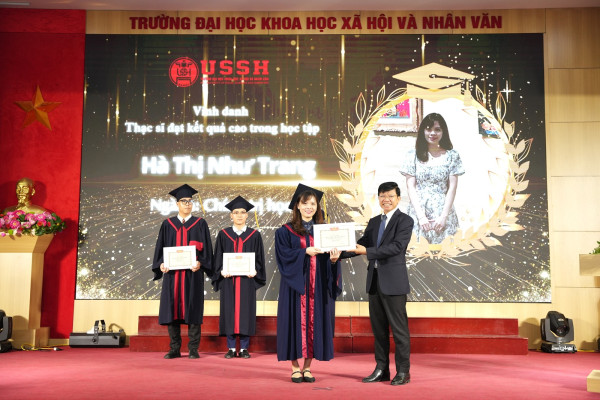 Chúc mừng gần 200 học viên, NCS của Trường ĐH KHXH&NV nhận bằng Thạc sĩ, Tiến sĩ đợt 2/2025