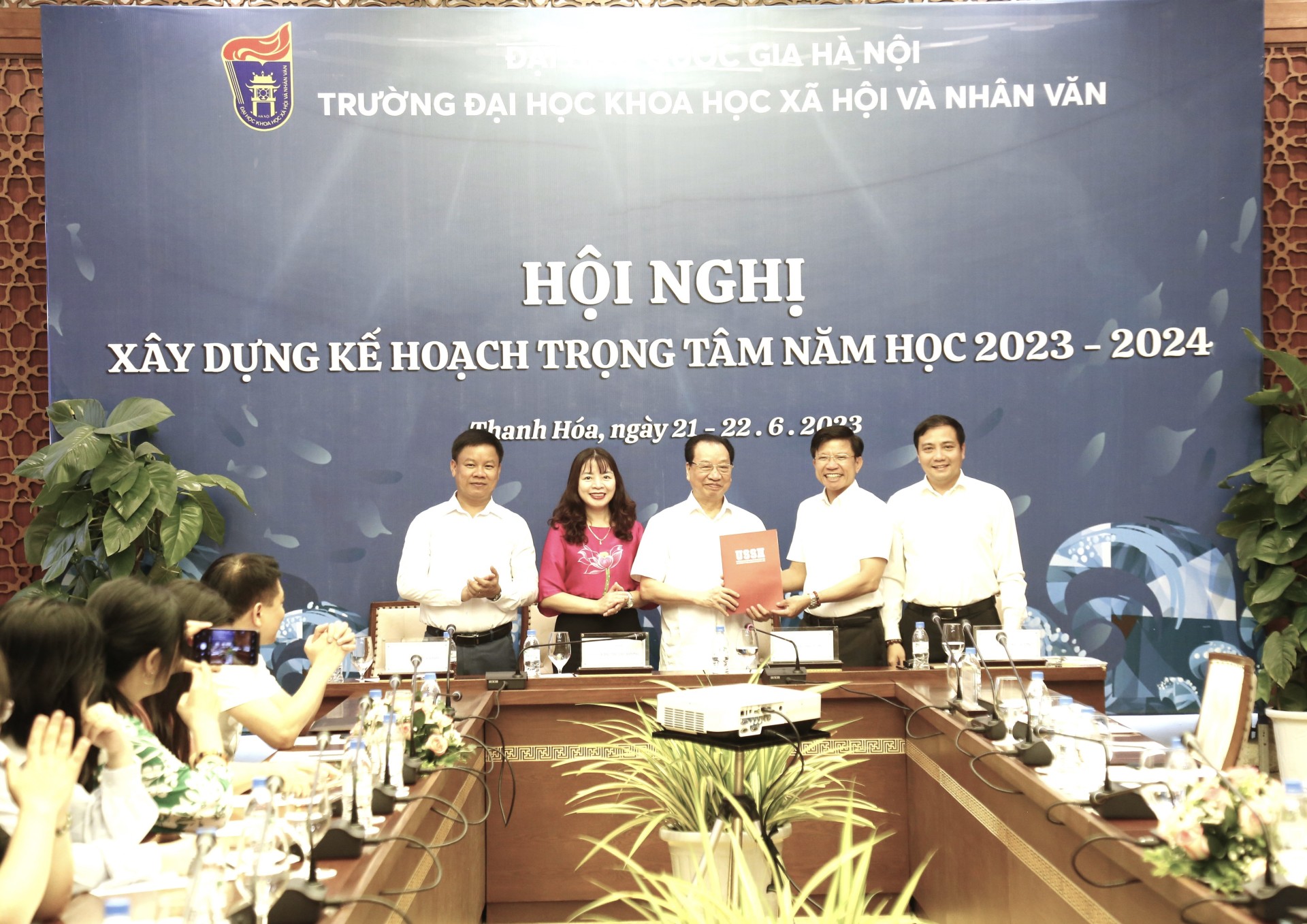 VNU-USSH Hoi nghi trong tam 25
